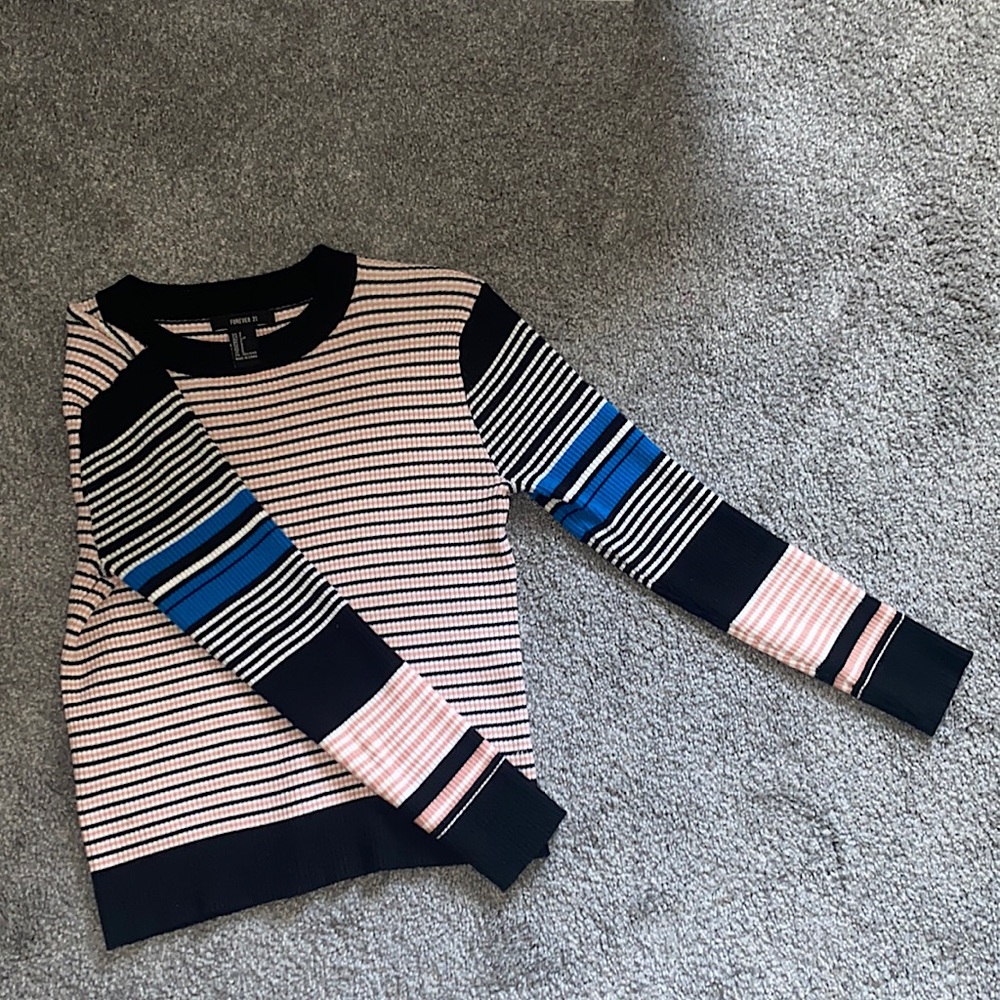 Forever21 Sweater Size: Small